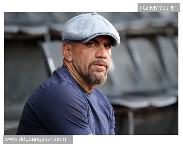 足球明星贝隆的妻子如何在光环下展现独立与魅力的生活方式